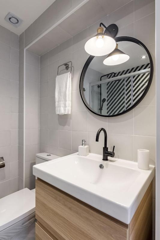 Three-Bedroom Apartment with Balcony 9.3 image 1