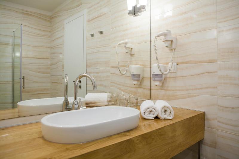 Superior Triple Room with Sea View image 2