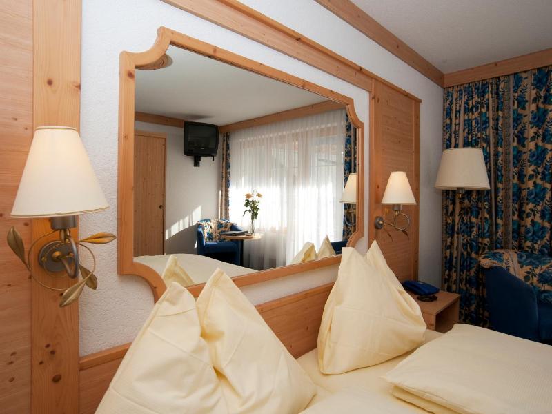 Double Room image 3