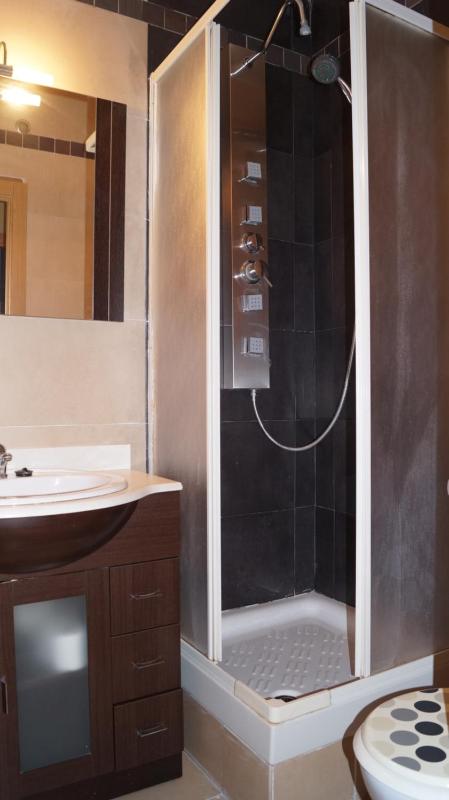 Four-Bedroom Apartment with 2 bathroom image 3
