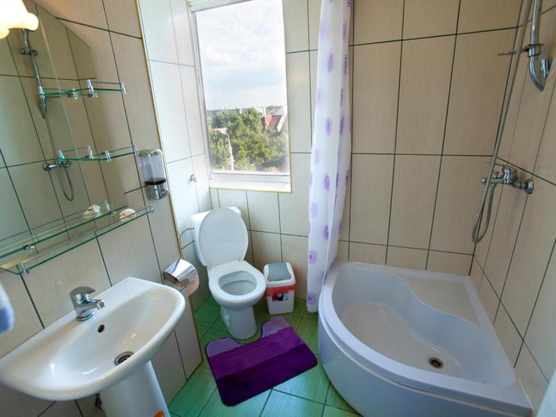 Double Room image 4