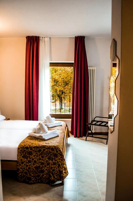 Triple Room with Bathroom image 4