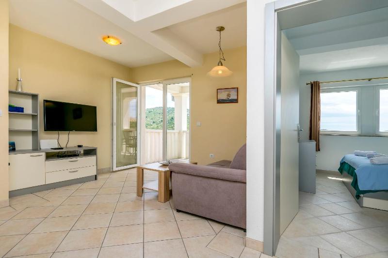 Apartments Villa J i M by the sea - image 37