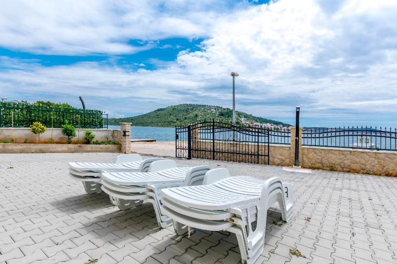 Apartments Villa J i M by the sea - image 30