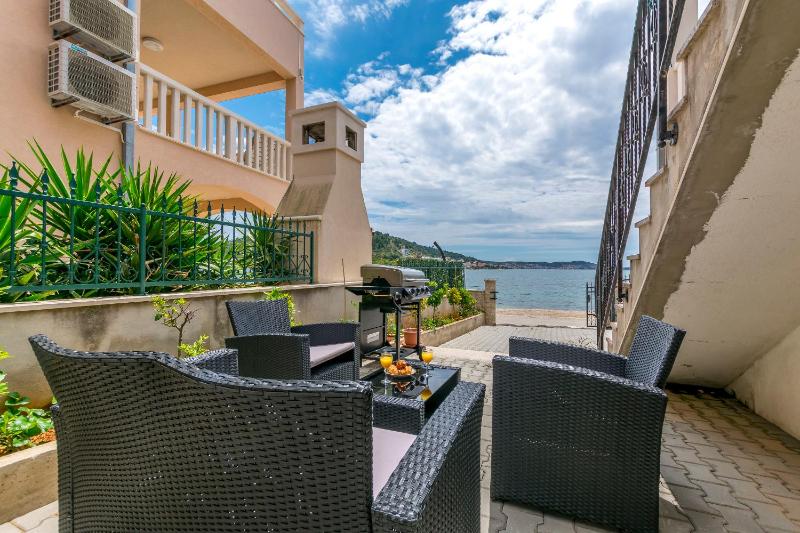 Apartments Villa J i M by the sea - image 33