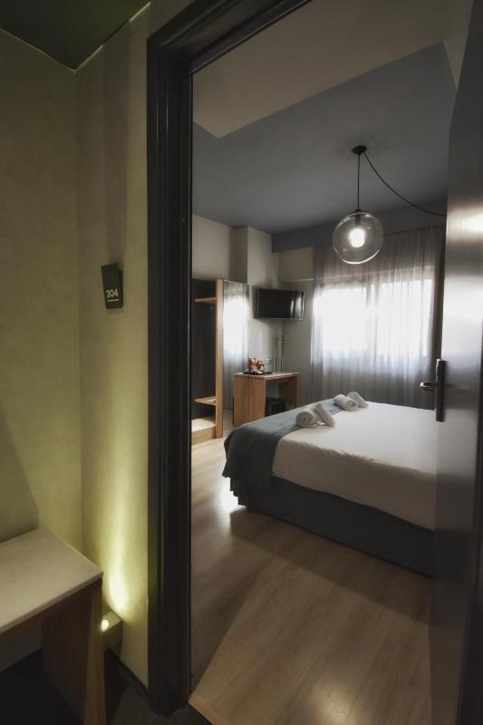 Standard Double or Twin Room image 3