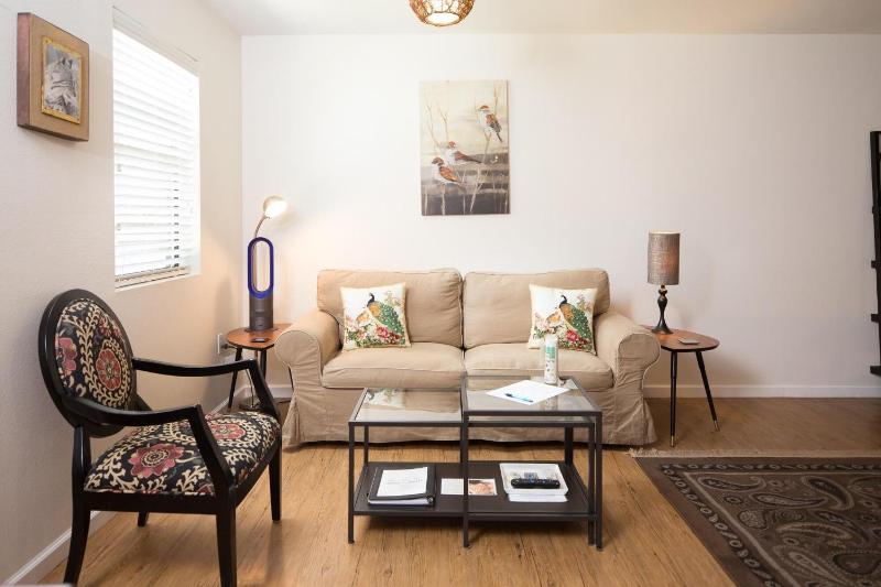 King Studio with Sofa Bed image 3