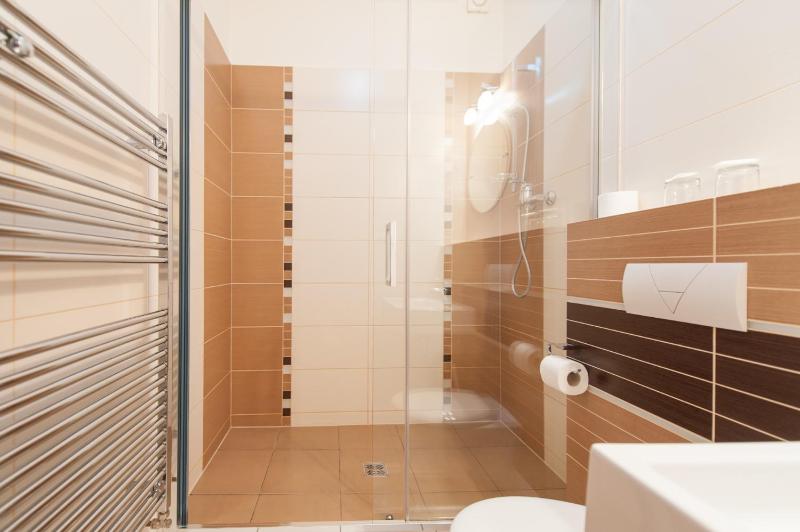 Single Room image 3