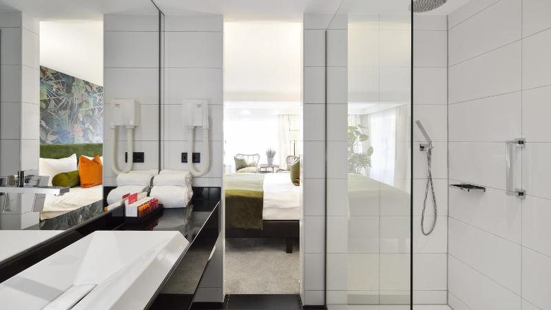 Superior Suite image 3