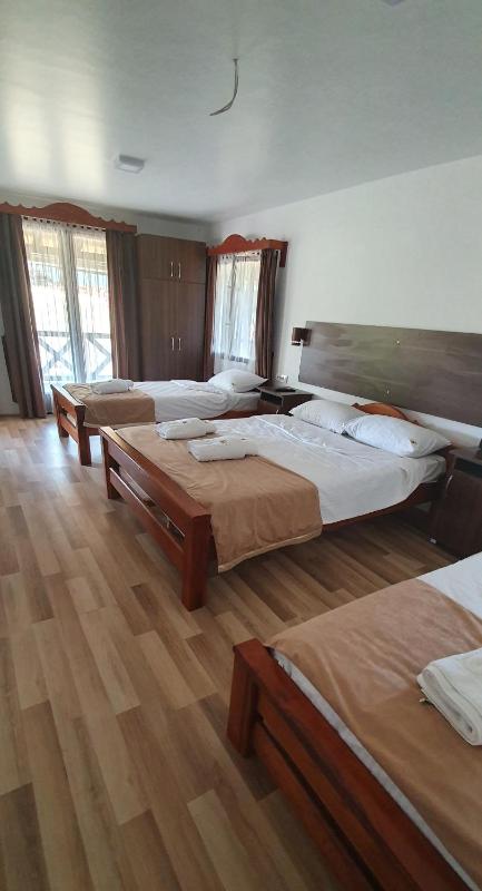 Superior Quadruple Room image 2