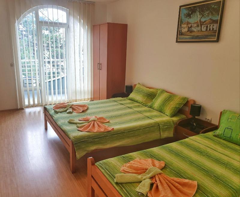 Triple Room with Terrace image 3