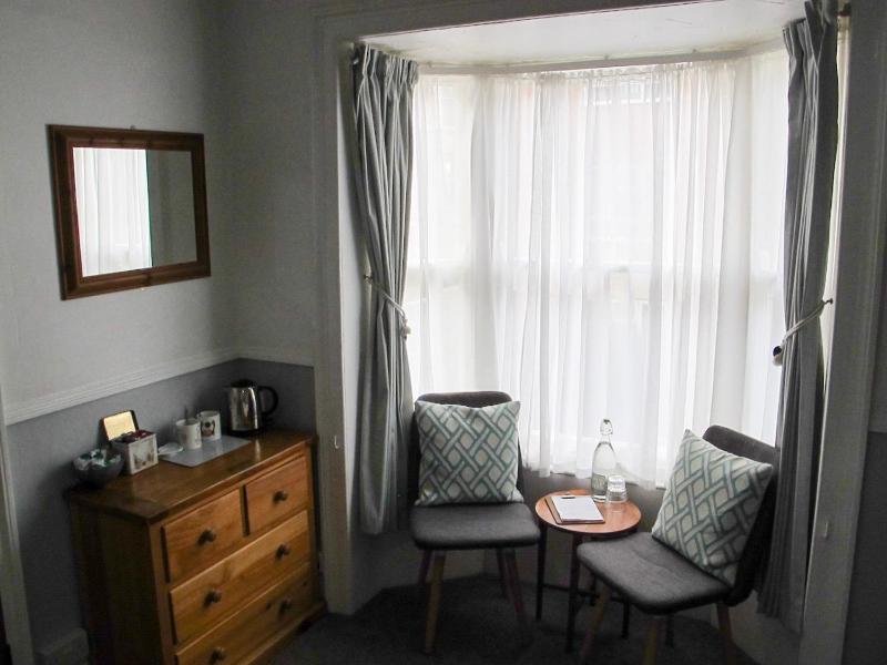 Double Room image 3