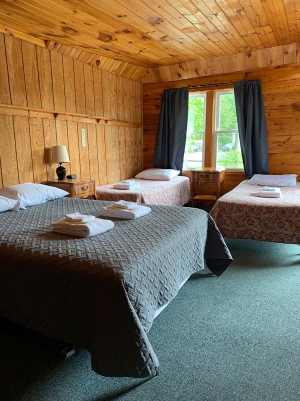 Comfort Triple Room with Shower image 4