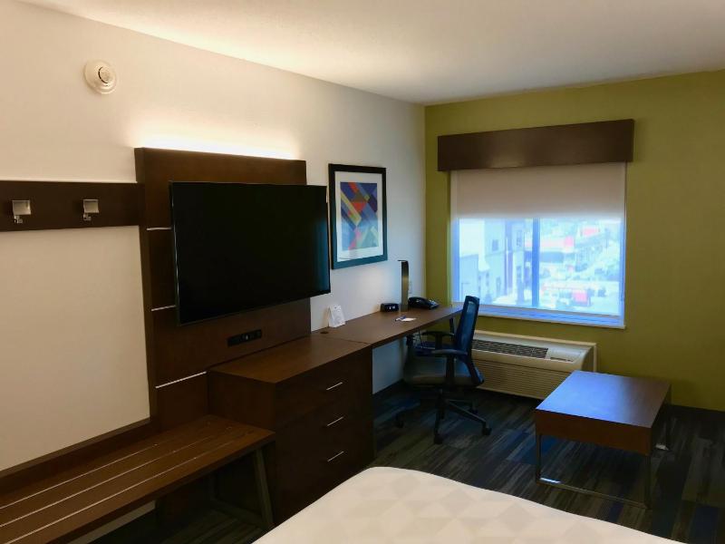 Executive King Room with Sofa - Non-Smoking image 4