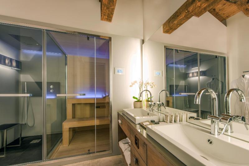 Spa Double Room image 3