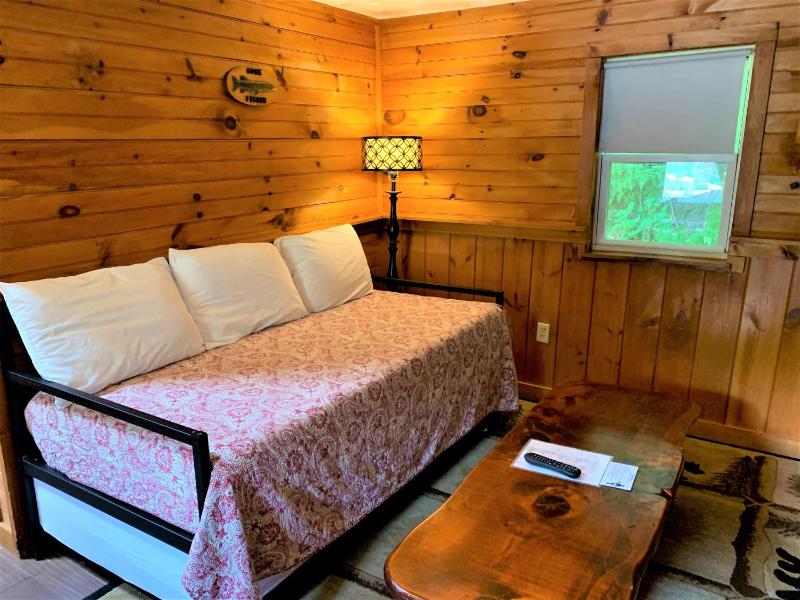 Double Room with Pool View image 4