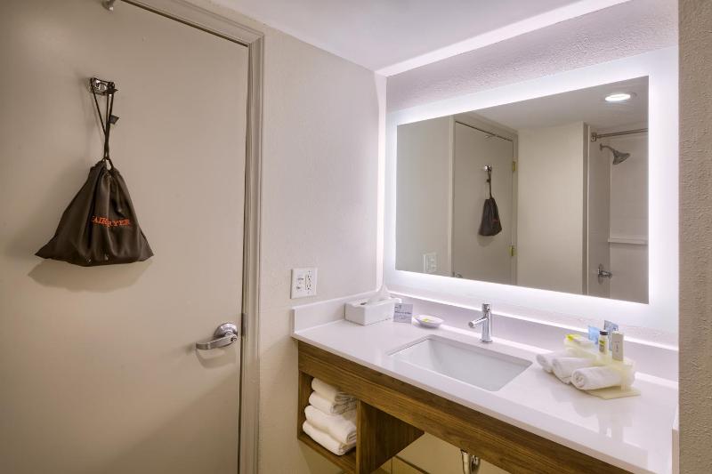 Two Single Beds Suite image 3