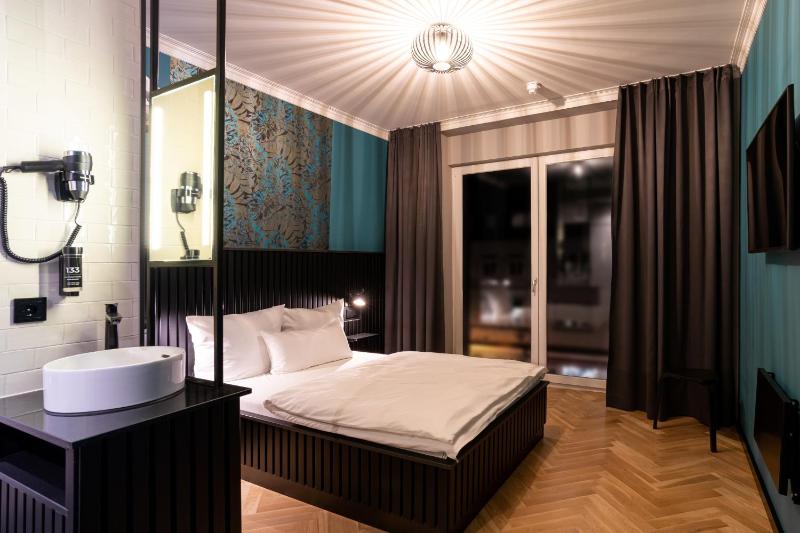 Premium Double Room image 4