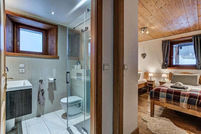 Double or Twin Room with Private Bathroom image 3