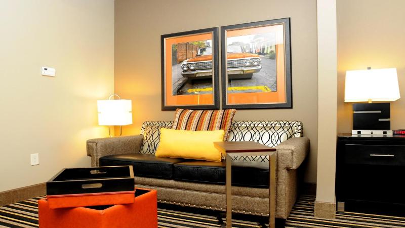 King Suite with Sofa Bed image 3