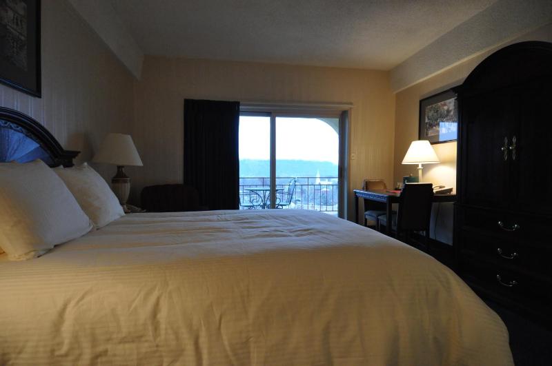 King Room image 4