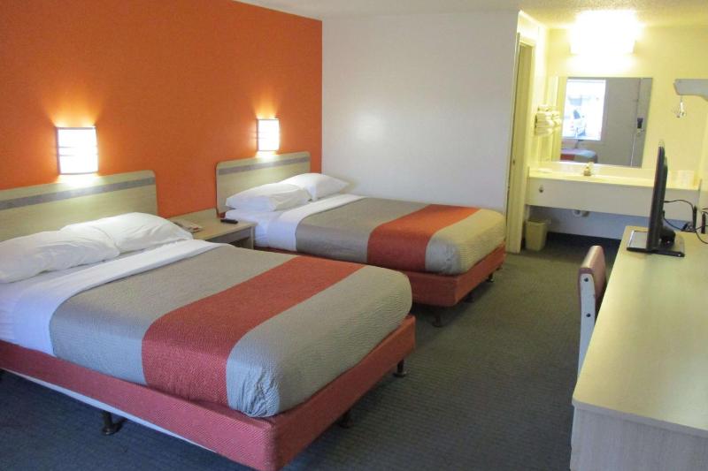 Double Room with Two Double Beds - Non-Smoking image 3