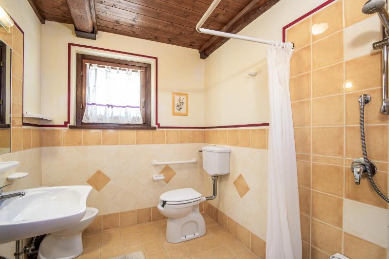 One-Bedroom Apartment image 4