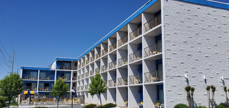 Sea Hawk Motel - image 1