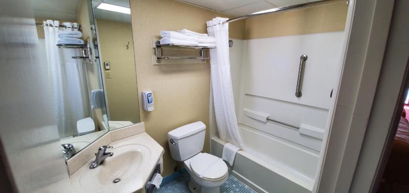 Sea Hawk Motel - image 9