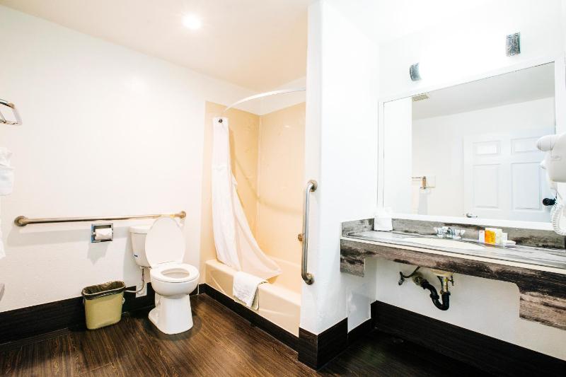 King Room - Disability Access image 3