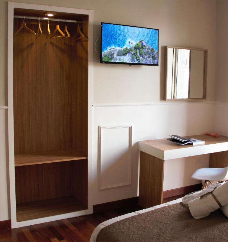 Double Room with Private Bathroom image 3
