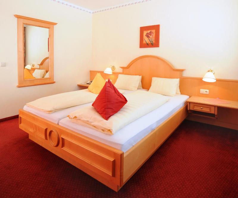 Quadruple Room image 4