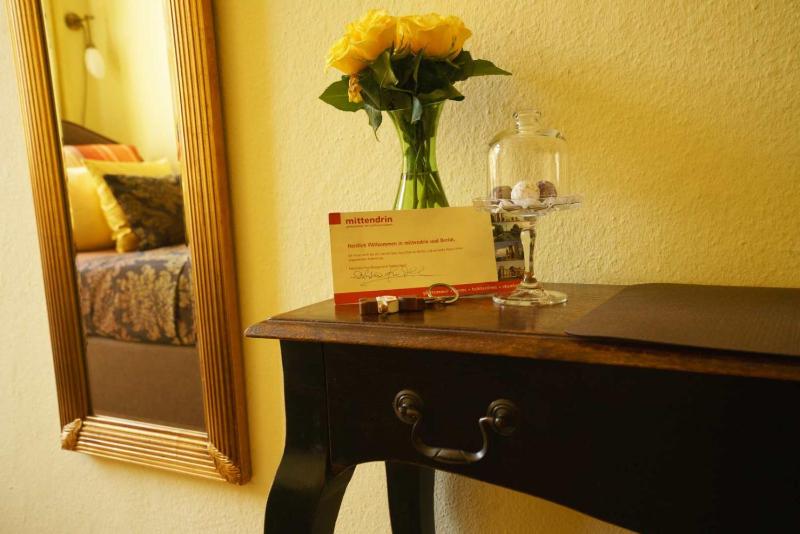 Single Room with Shared Bathroom image 4