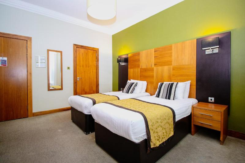 Twin Room image 3