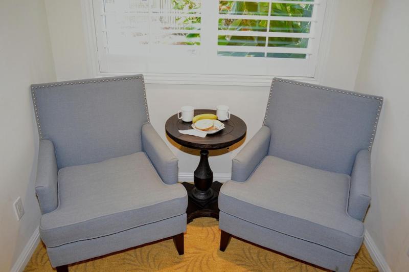 Deluxe Bungalow with Garden View image 2