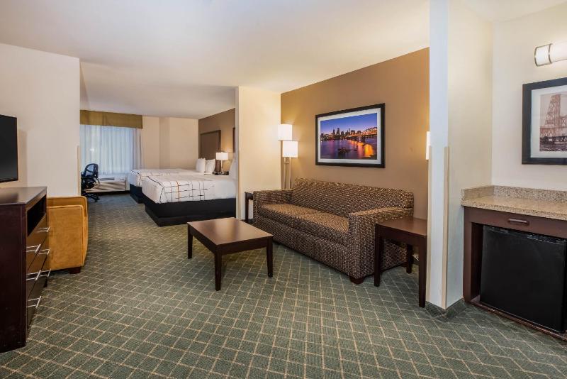 La Quinta Inn & Suites by Wyndham Portland Airport - image 25