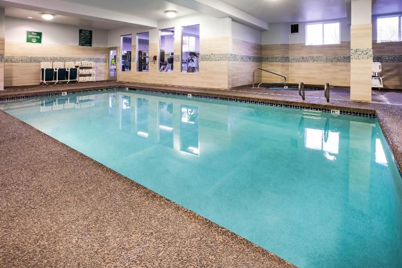 La Quinta Inn & Suites by Wyndham Portland Airport - image 49