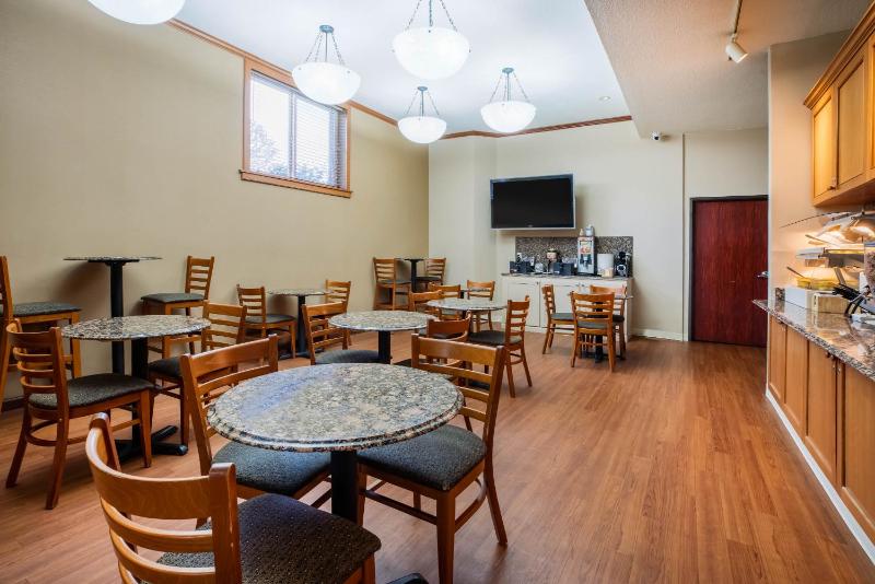 La Quinta Inn & Suites by Wyndham Portland Airport - image 36