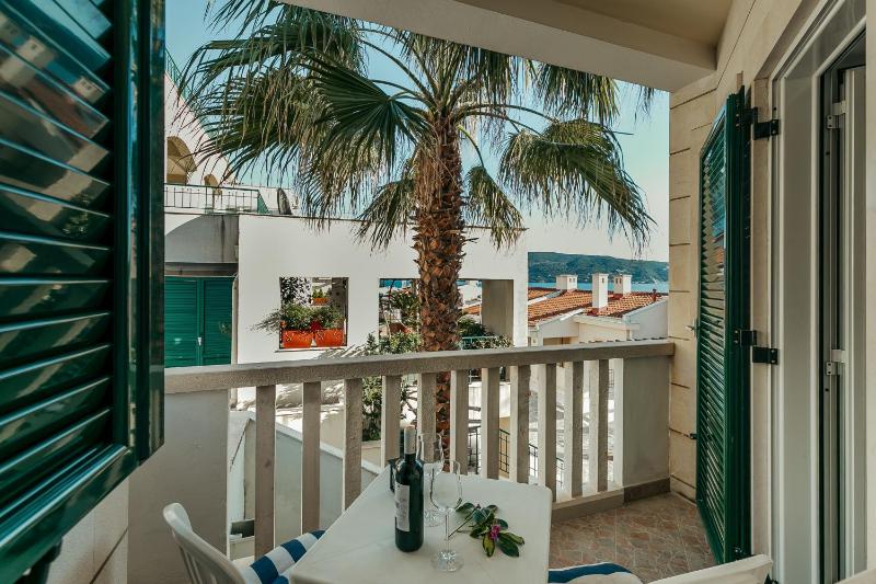 Studio with Sea View image 1