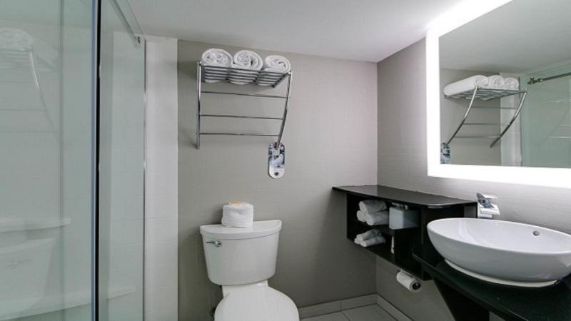 Standard King Room image 1