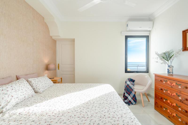 One-Bedroom Apartment image 2