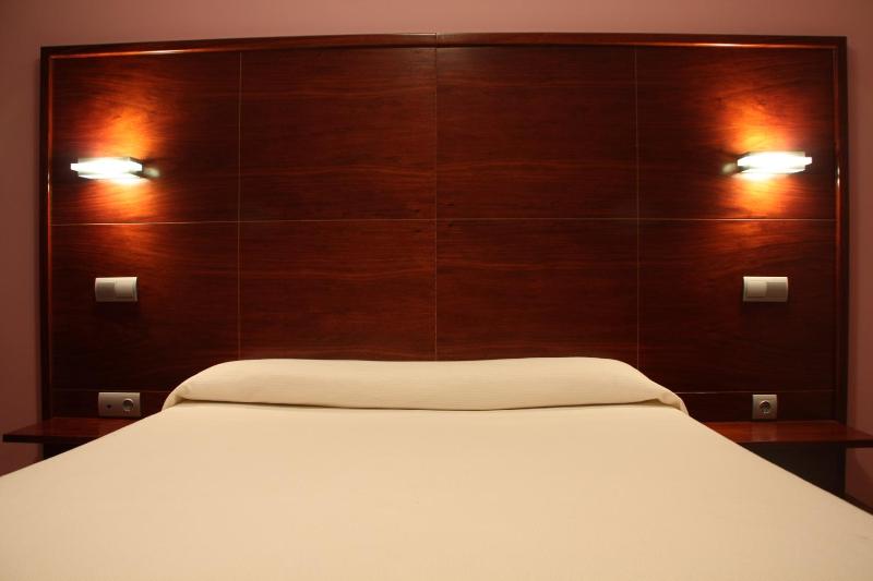 Standard Queen Room image 1