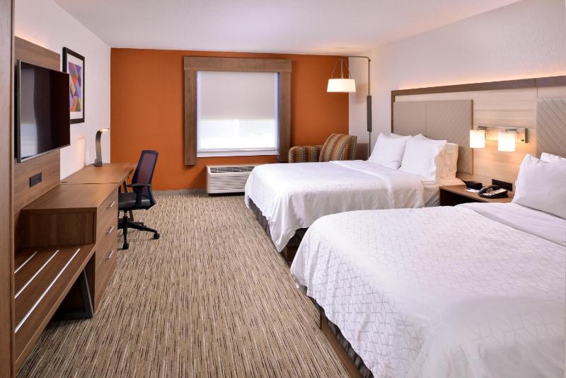 Standard Room with Two Queen Beds image 3