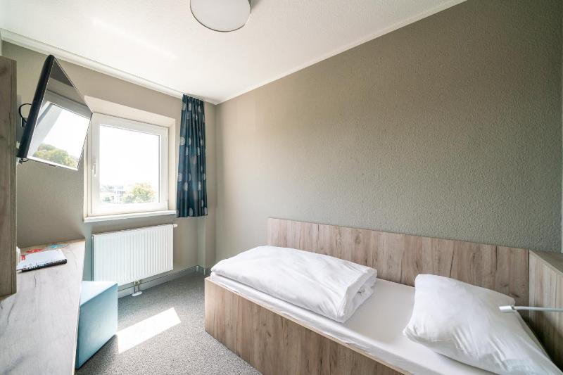 Single Room with Private Bathroom image 3