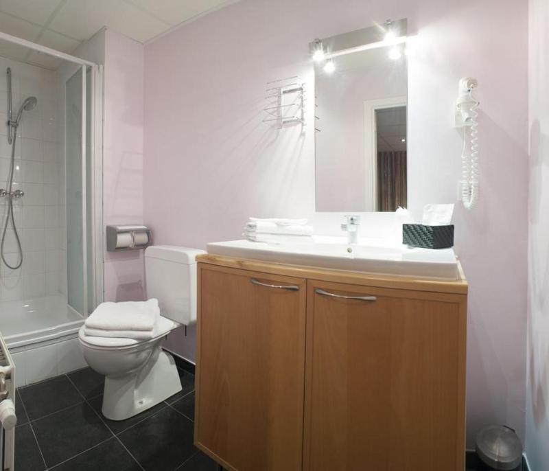 Alpha Hotel - image 26
