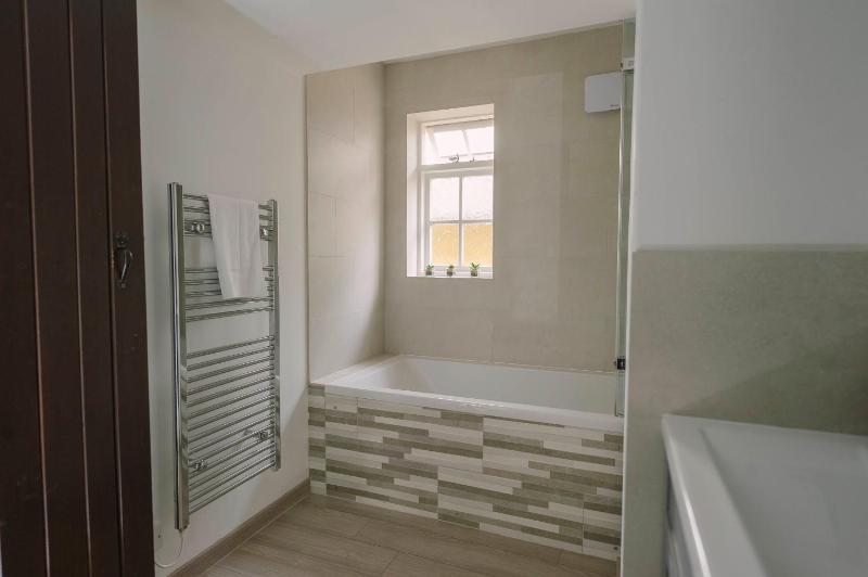 Five-Bedroom House image 4