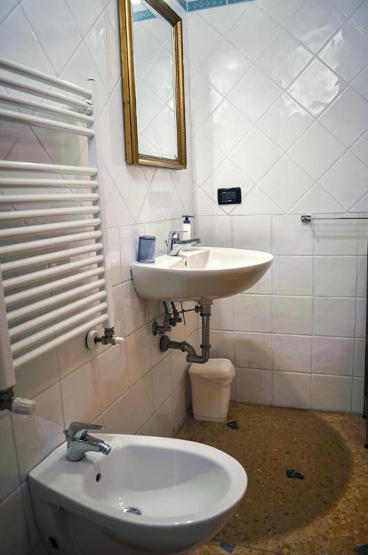 Double or Twin Room with Private Bathroom image 4