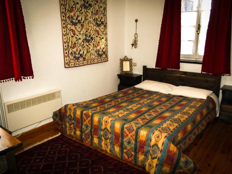 Small Double Room image 1