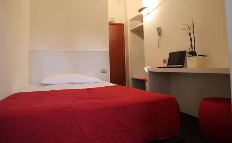 Single Room image 3