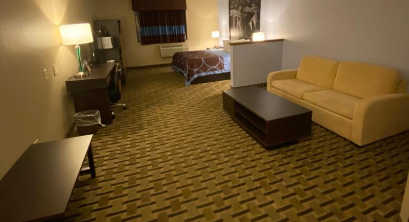 Deluxe King Room - Non-Smoking image 2